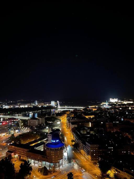 Sky-Park Flat&Parking Apartment Братислава Екстериор снимка