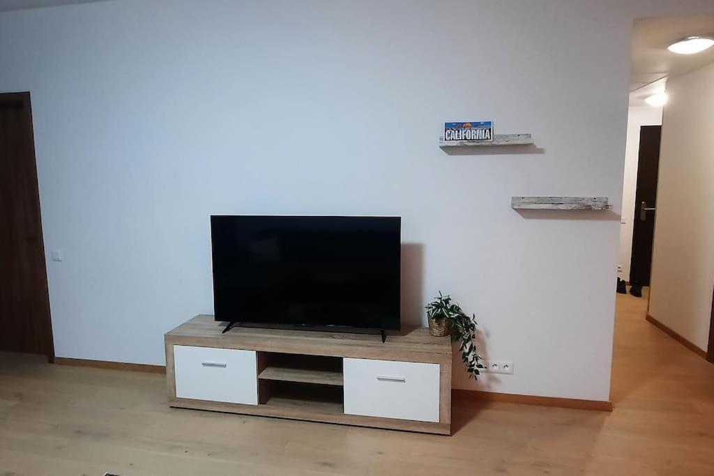 Sky-Park Flat&Parking Apartment Братислава Екстериор снимка