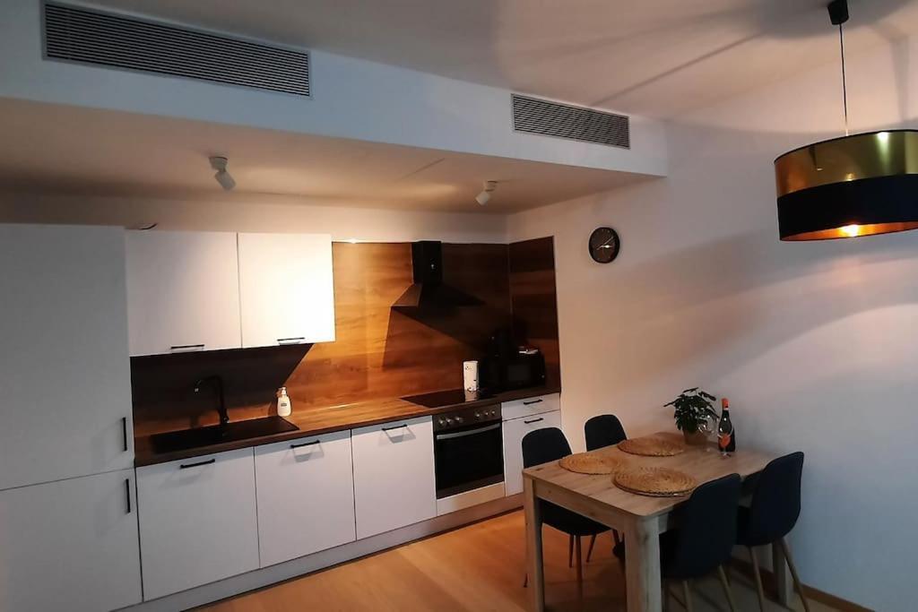 Sky-Park Flat&Parking Apartment Братислава Екстериор снимка